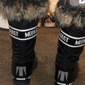 Moon boots